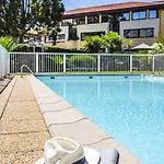 Jules Verne Hotel