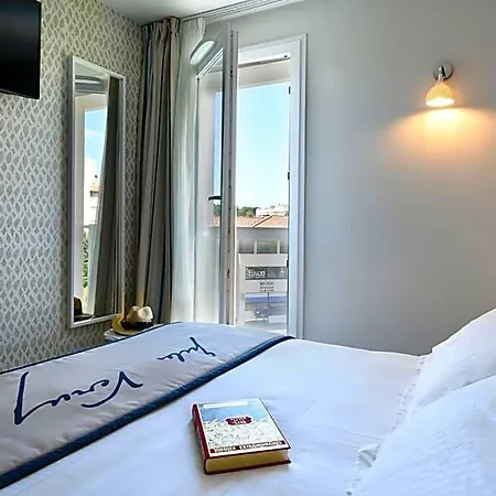 Jules Verne Szálloda 4*